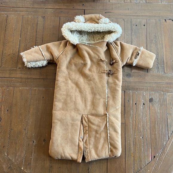 Gap faux suede shearling baby bunting - Picture 1 of 8